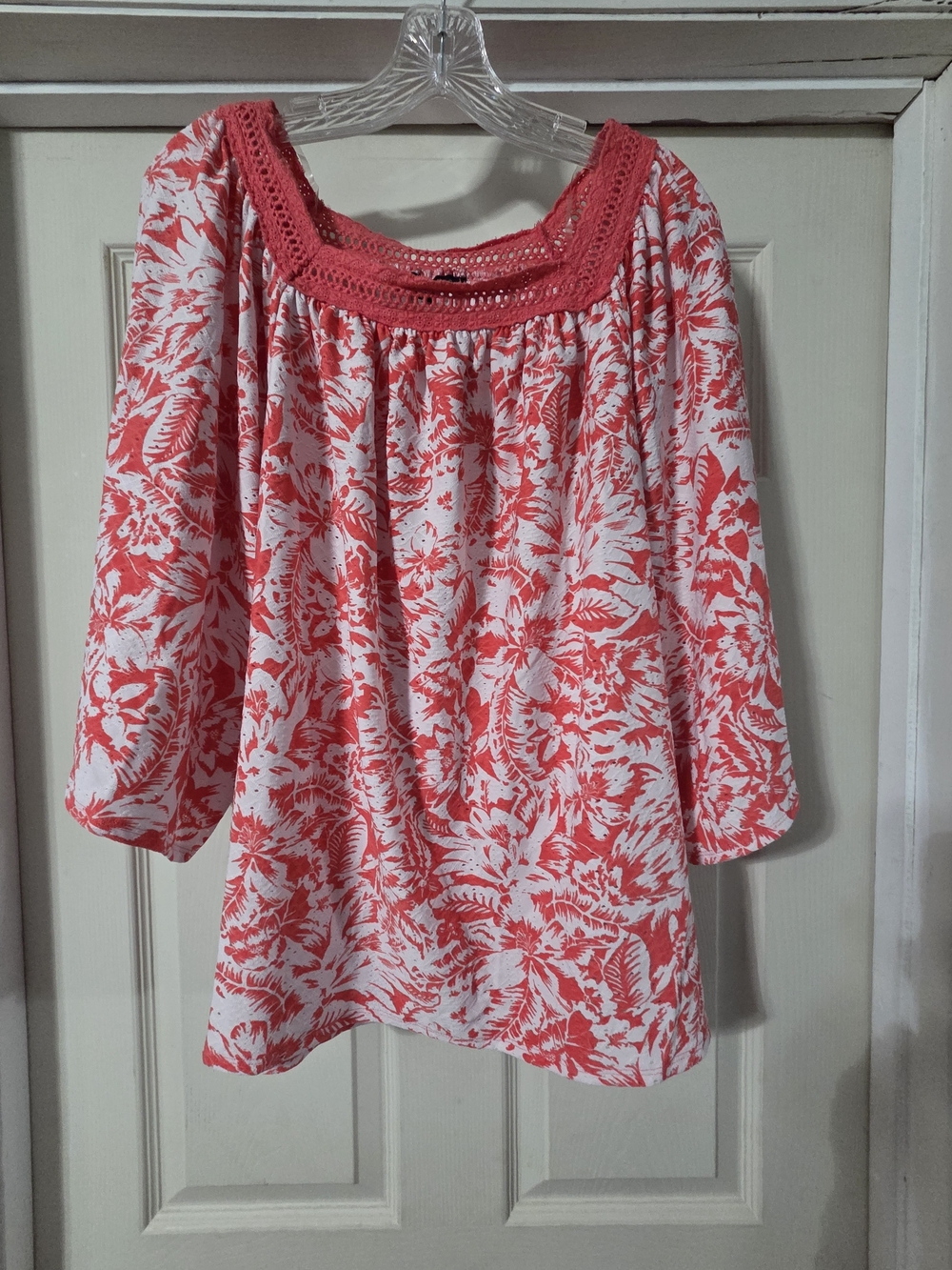 Adrienne Vittadini Coral White Tropical Leaf Peasant Blouse Crochet Trim